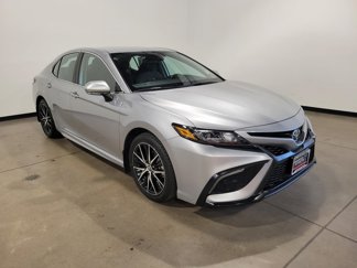 Used 2024 Toyota Camry SE image 1