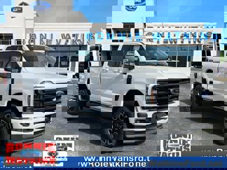 New 2025 Ford F250 4x4 Crew Cab Super Duty image 1