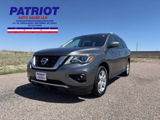 Used 2017 Nissan Pathfinder SV image 1