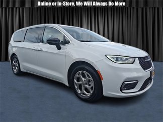 Used 2024 Chrysler Pacifica Limited image 1