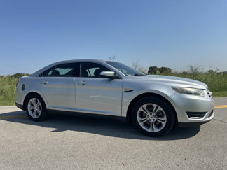 Used 2015 Ford Taurus SEL image 1