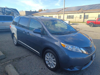 Used 2015 Toyota Sienna LE image 1