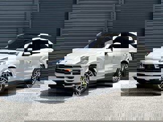 Used 2023 Porsche Cayenne Platinum Edition image 1