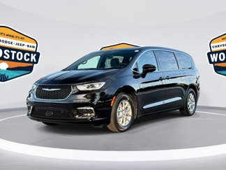 Used 2026 Chrysler Pacifica Select image 1