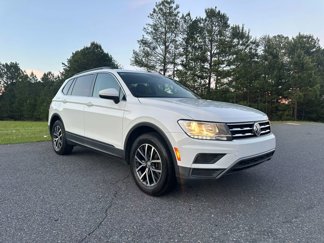 Used 2019 Volkswagen Tiguan SE w/ Panoramic Sunroof Package image 1