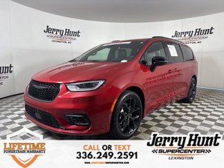 Used 2025 Chrysler Pacifica Limited image 1