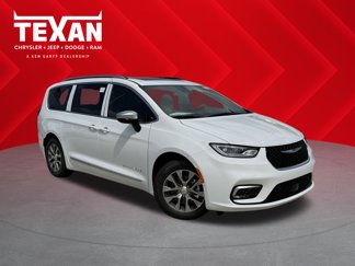New 2025 Chrysler Pacifica Pinnacle image 1