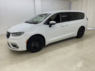 Used 2023 Chrysler Pacifica Touring-L image 1