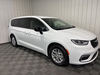 New 2026 Chrysler Pacifica Select image 1