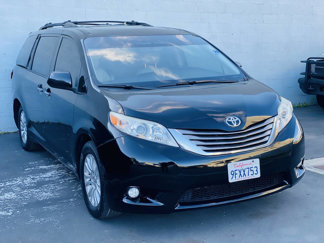 Used 2017 Toyota Sienna XLE Premium w/ Preferred Accessory Package image 1