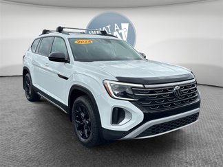 Used 2024 Volkswagen Atlas Peak Edition SE image 1