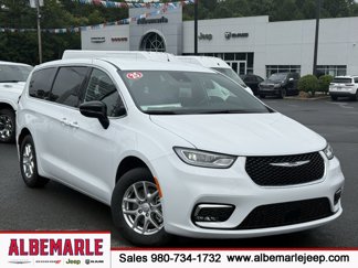 New 2026 Chrysler Pacifica Select image 1
