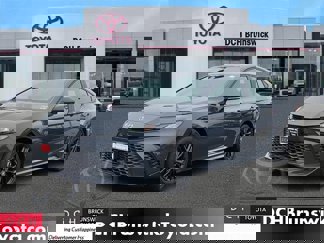 Used 2025 Toyota Camry SE image 1