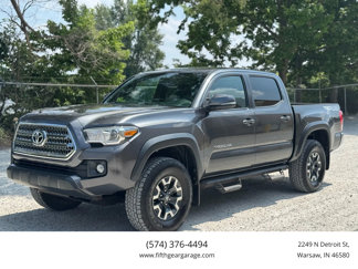 Used 2017 Toyota Tacoma TRD Off-Road image 1