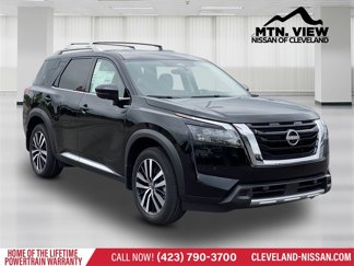 New 2025 Nissan Pathfinder Platinum image 1