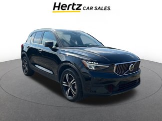 Used 2024 Volvo XC40 B5 Core image 1