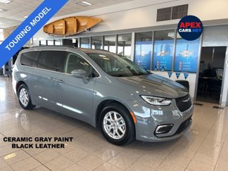 Used 2022 Chrysler Pacifica Touring-L image 1
