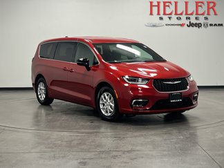 New 2026 Chrysler Pacifica Select image 1