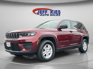 Used 2023 Jeep Grand Cherokee Laredo image 1