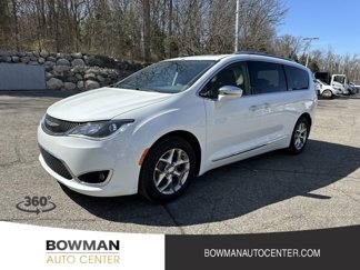 Used 2018 Chrysler Pacifica Limited image 1