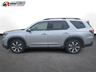 New 2025 Honda Pilot Touring image 1