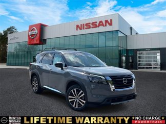 New 2025 Nissan Pathfinder Platinum image 1