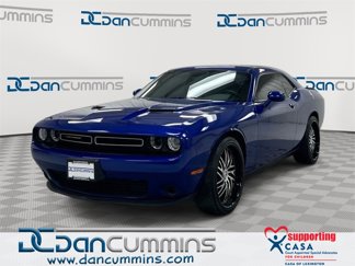 Used 2019 Dodge Challenger SXT image 1