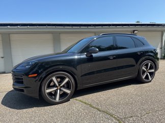 Used 2024 Porsche Cayenne image 1