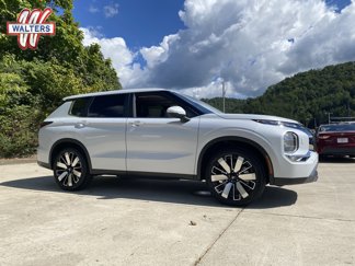 New 2025 Mitsubishi Outlander SE image 1