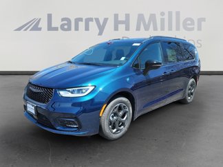 New 2025 Chrysler Pacifica Premium image 1