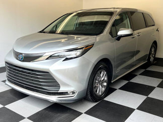 Used 2021 Toyota Sienna XLE image 1
