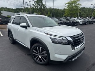 New 2025 Nissan Pathfinder Platinum image 1
