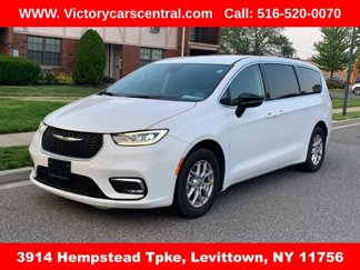 Used 2024 Chrysler Pacifica Touring-L image 1