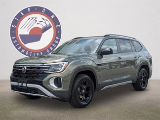 New 2025 Volkswagen Atlas Peak Edition SE image 1