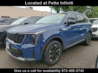 Used 2025 Kia Sorento S image 1