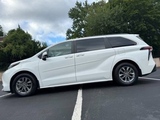Used 2022 Toyota Sienna LE image 1