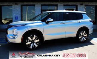 New 2025 Mitsubishi Outlander SE image 1