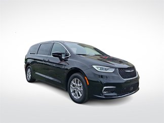 Used 2025 Chrysler Pacifica Select image 1