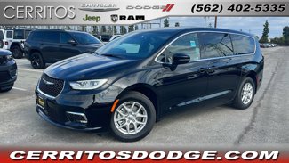 New 2025 Chrysler Pacifica Select image 1