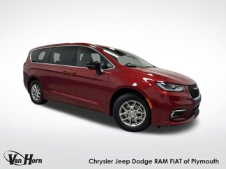 New 2025 Chrysler Pacifica Select image 1