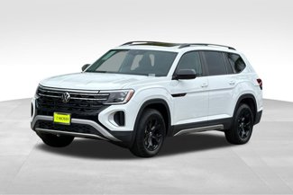 New 2025 Volkswagen Atlas Peak Edition SE image 1