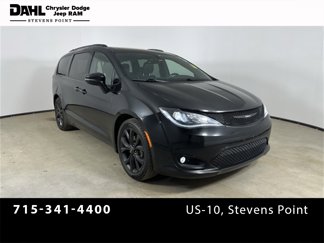 Used 2019 Chrysler Pacifica Limited w/ S Appearance Package image 1