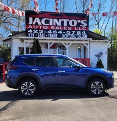 Used 2023 Nissan Rogue SV image 1