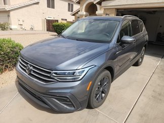 Used 2024 Volkswagen Tiguan SE w/ Panoramic Sunroof Package image 1
