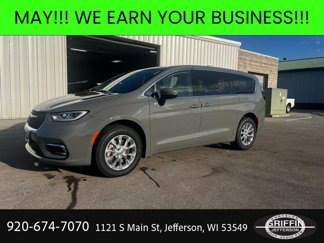 Used 2023 Chrysler Pacifica Touring-L image 1