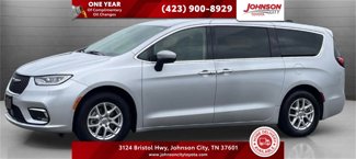 Used 2023 Chrysler Pacifica Touring-L image 1
