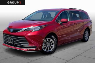 Used 2024 Toyota Sienna LE image 1