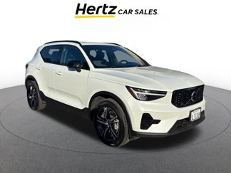 Used 2024 Volvo XC40 B5 Core image 1