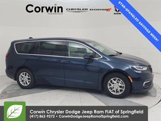 Used 2023 Chrysler Pacifica Touring-L image 1