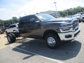 New 2025 RAM 3500 Tradesman w/ Chrome Appearance Group image 1